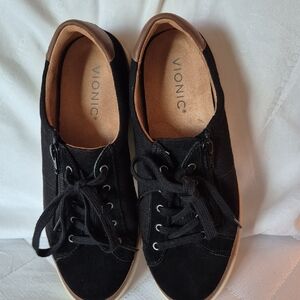 Vionic Black Sneakers with Textured Fabric and Low-Top Design